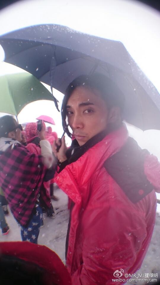 梁姓演員，從無(wú)名到舞臺(tái)之星，自信與成就感的蛻變之旅